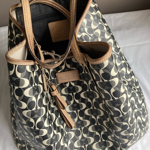 Coach bag still tons of life left - Picture 5 of 7